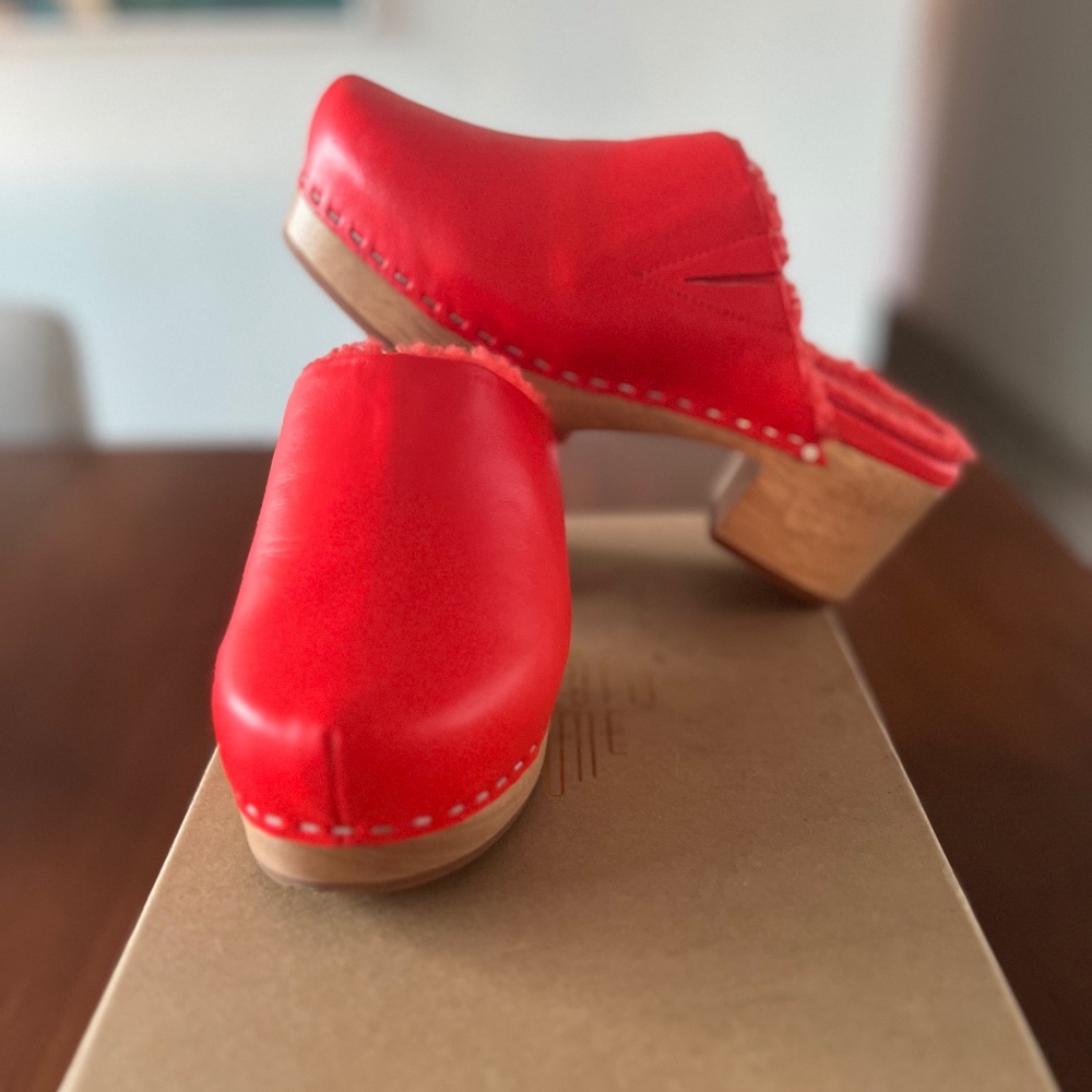 Charlotte Stone Martino Puff in Pimento Brand New